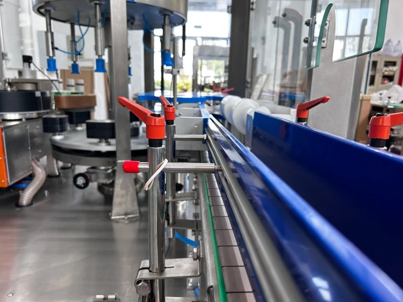 Detergent Flat Bottle Labeling Machine